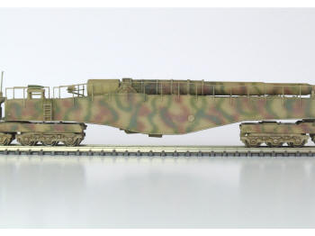 The 280mm gun in the travelling position. The handrails run the whole length of the body and follow the contour precisely.